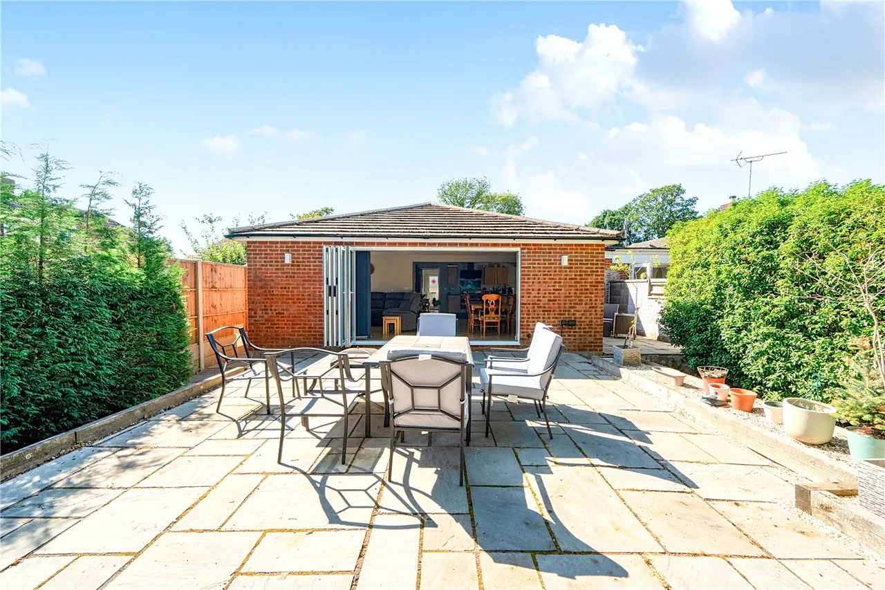 Nutbourne, Farnham, Surrey, GU9, photo 3