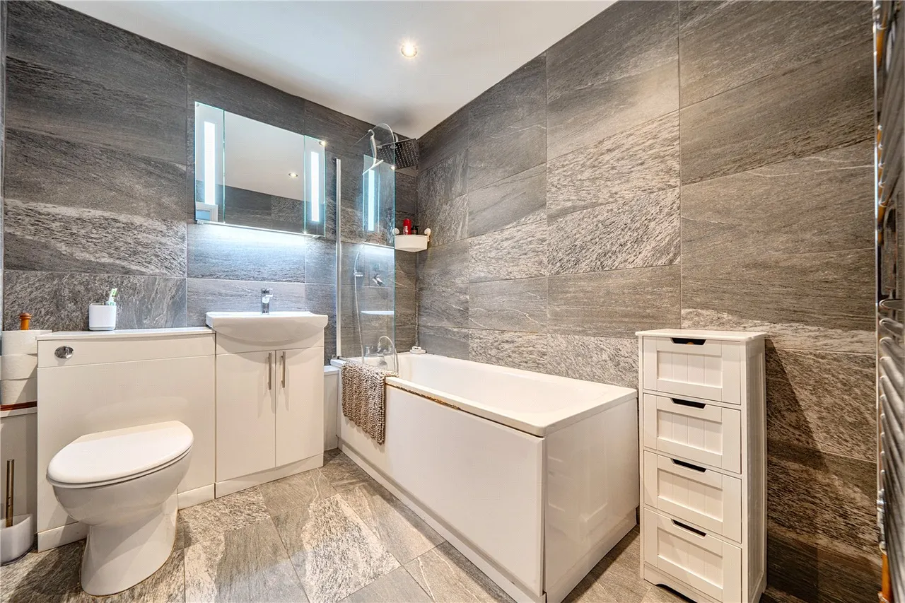 Nutbourne, Farnham, Surrey, GU9, photo 10