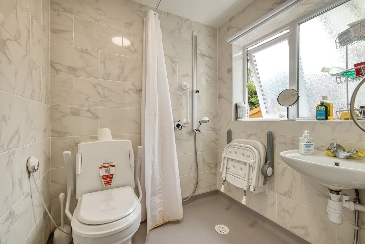Derwent Avenue, Ramsgate, CT11, photo 11