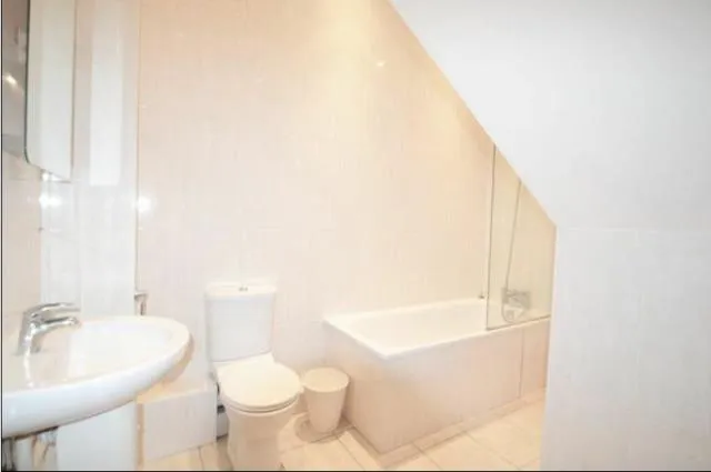 Finchley Road, London, NW11, photo 5