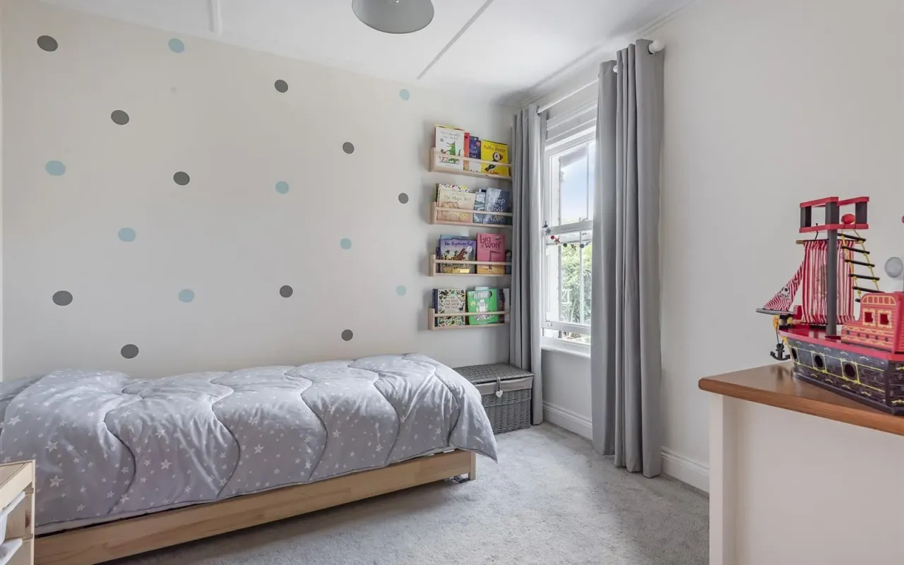 Idmiston Square, Worcester Park, KT4, photo 11