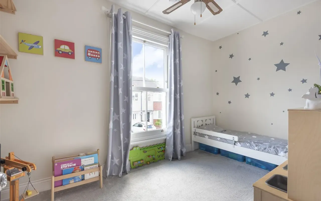 Idmiston Square, Worcester Park, KT4, photo 14
