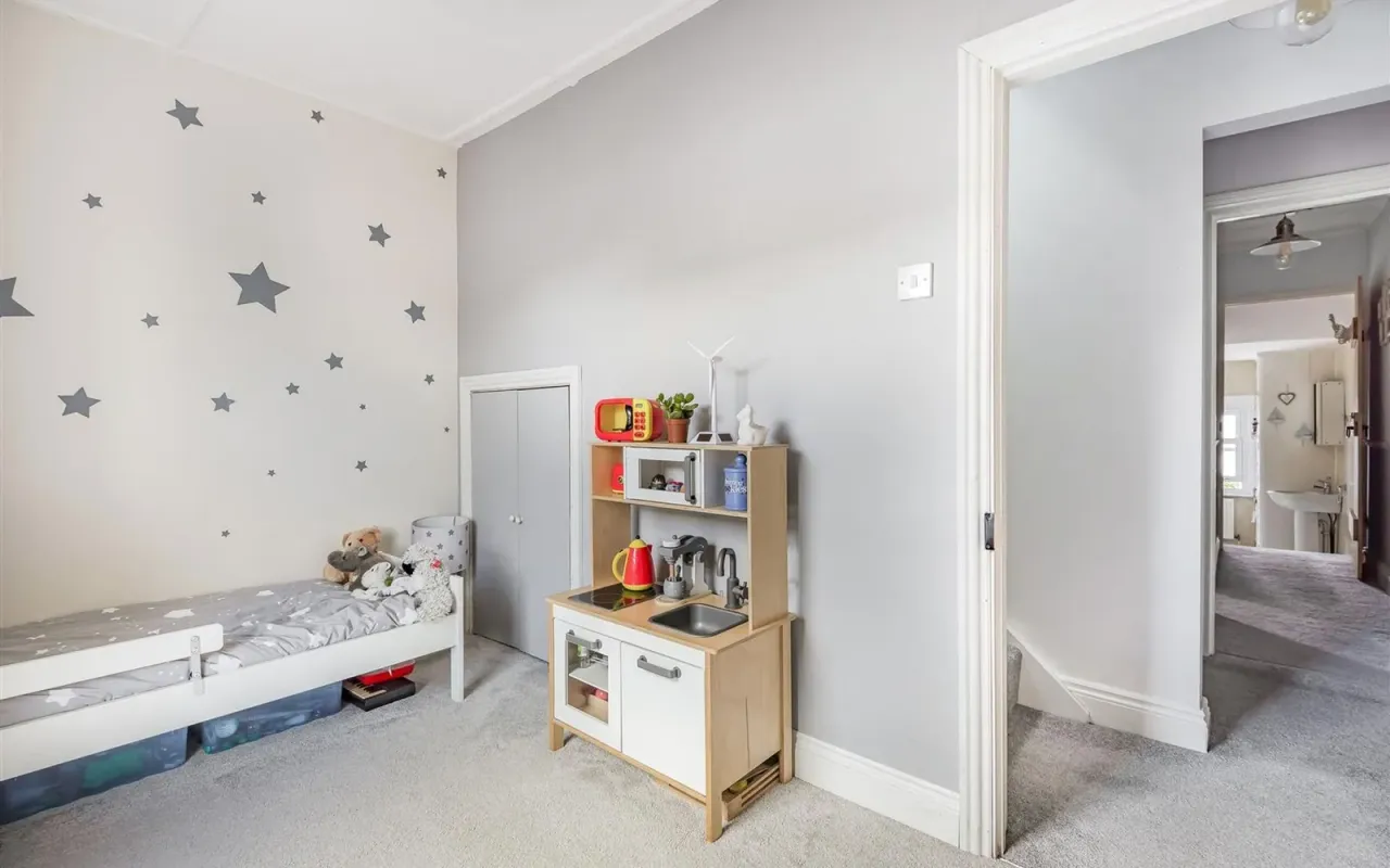 Idmiston Square, Worcester Park, KT4, photo 10