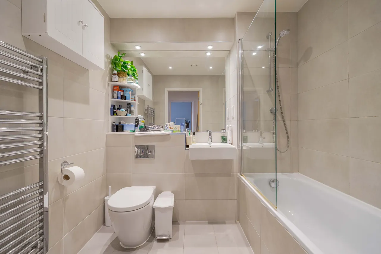 Kew Bridge Road, Brentford, TW8, photo 6