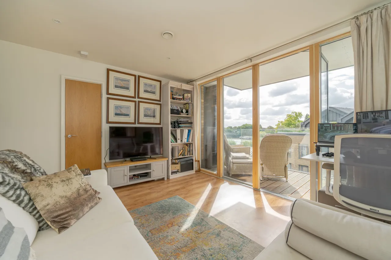 Kew Bridge Road, Brentford, TW8, photo 4
