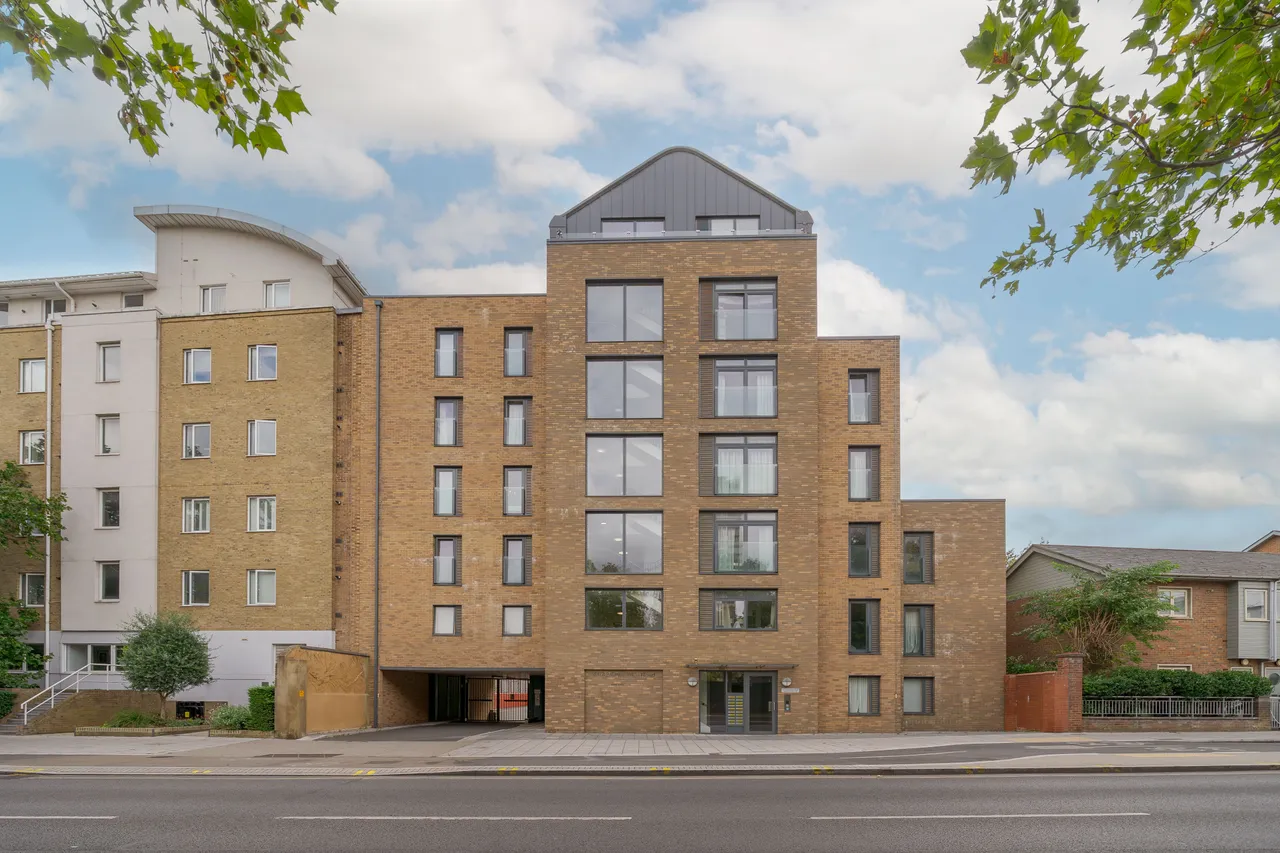 Kew Bridge Road, Brentford, TW8, photo 2