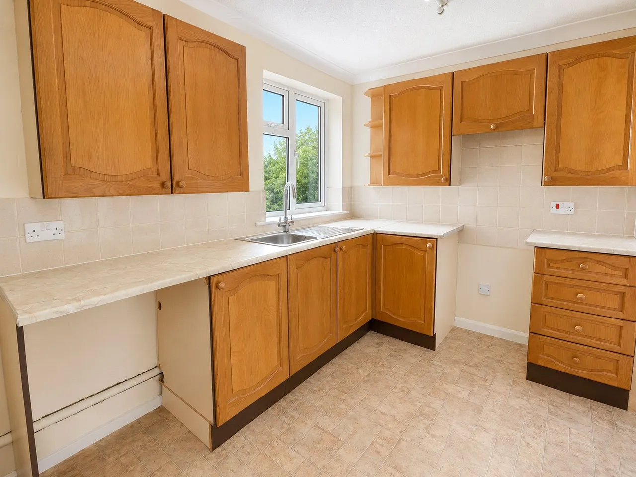 Tavistock Road, Launceston, PL15, photo 2