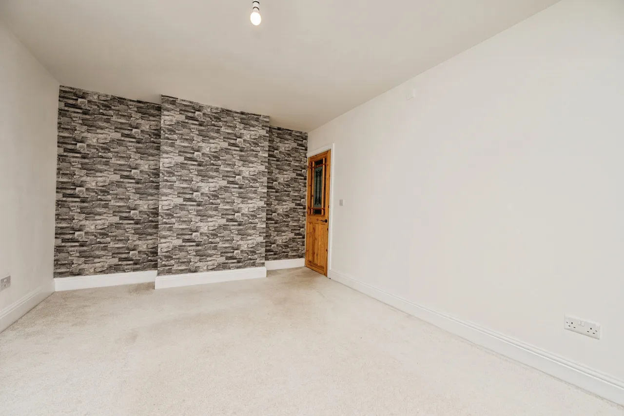Caslon Crescent, Stourbridge, DY8, photo 3