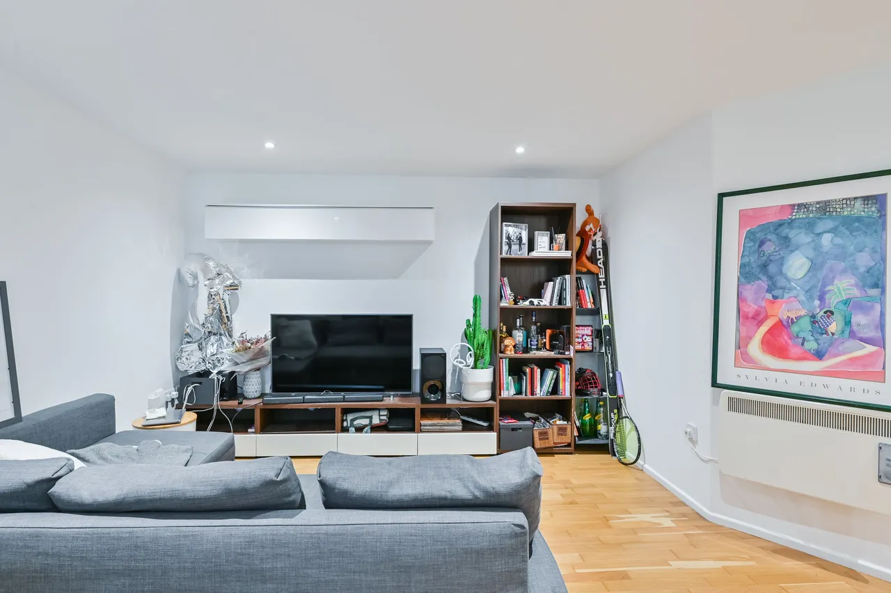 5 Shackleton House, Chalton Street, London, photo 2