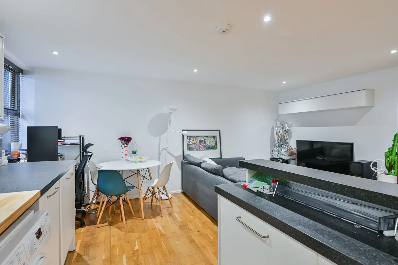 5 Shackleton House, Chalton Street, London, photo 3