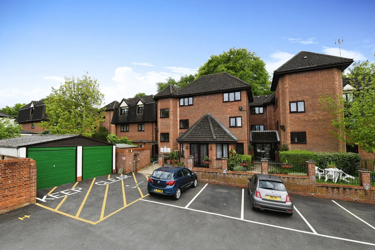 1 bed flat for sale — Lorne Road, Warley, Brentwood, CM14