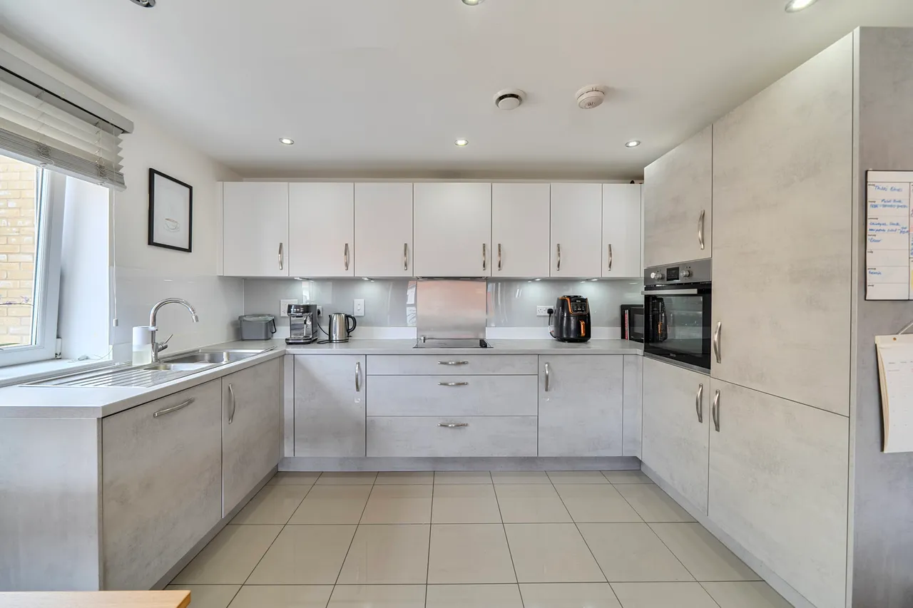 Perkins Gardens, Ickenham, UB10, photo 8