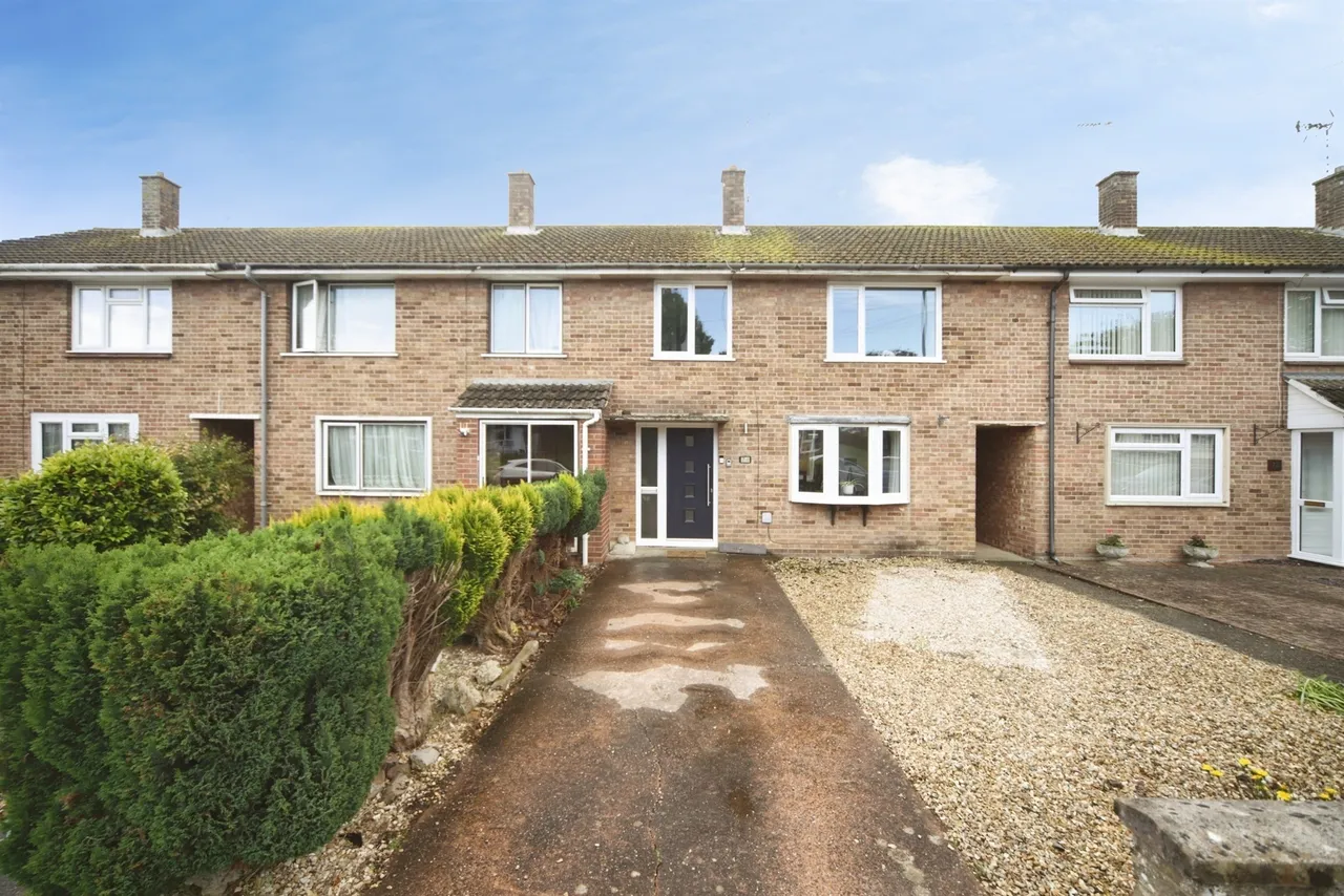 3 bed house for sale — Lyngford Road, TAUNTON