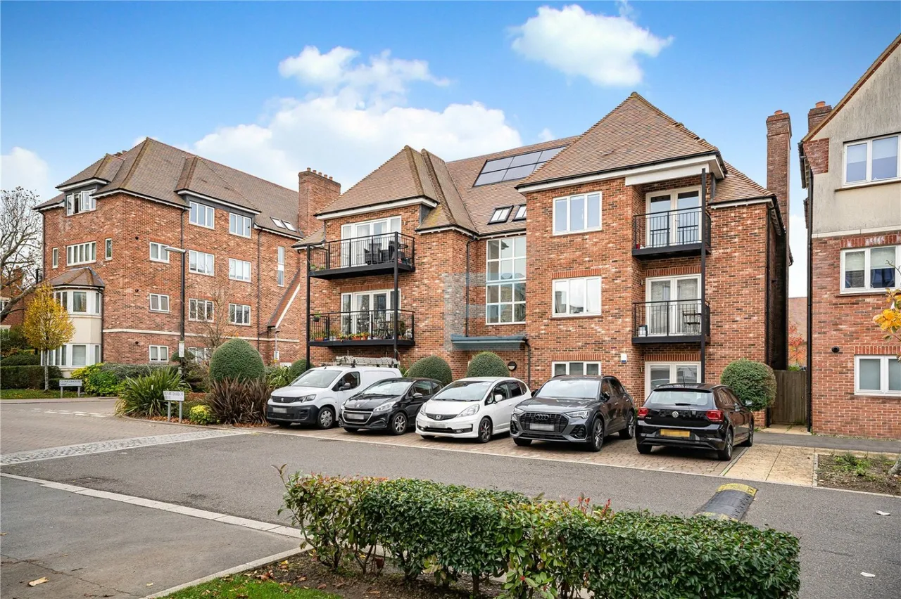2 bed flat for sale, Henry Darlot Drive, Millbrook Park, NW7
