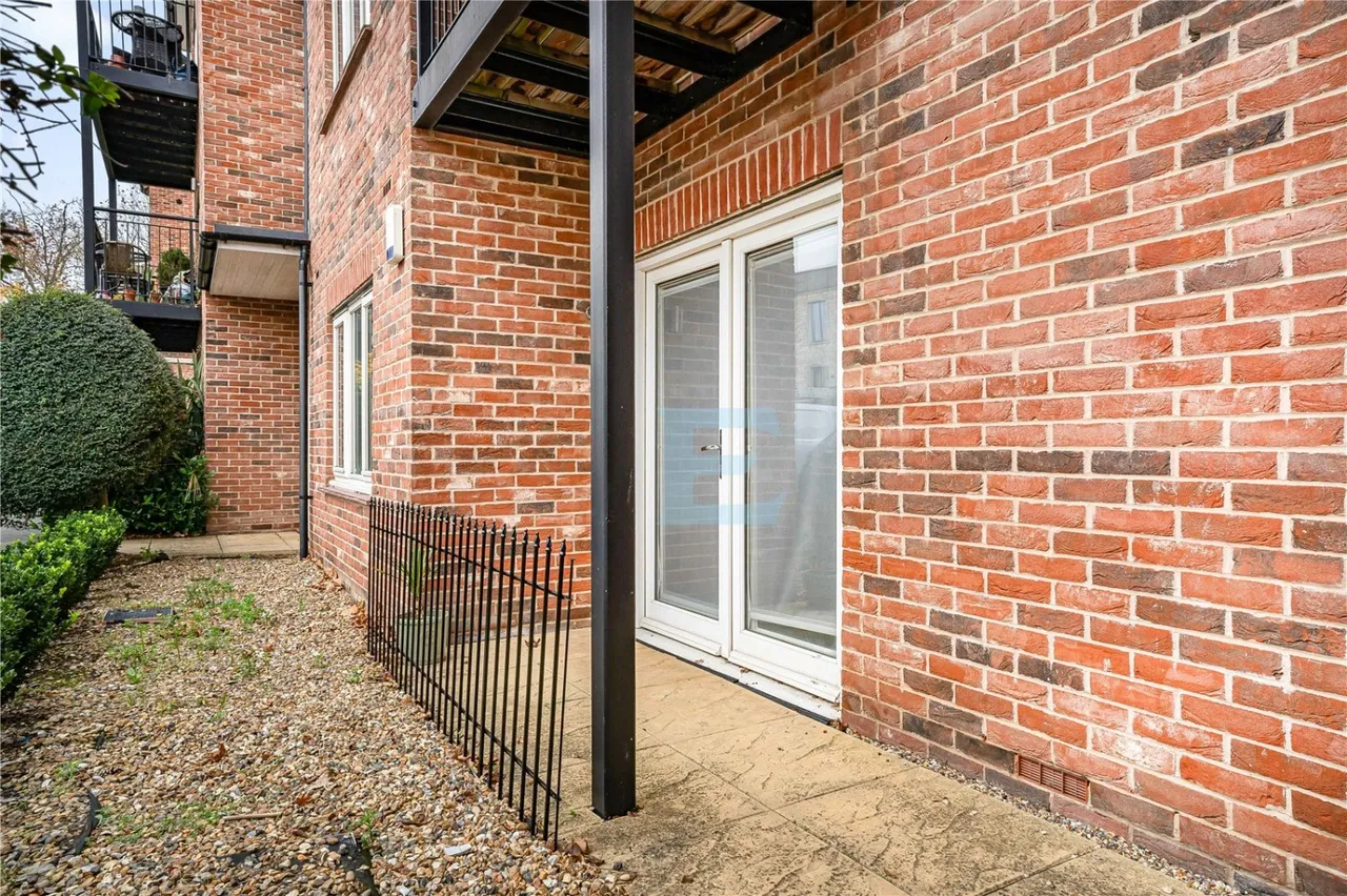 Henry Darlot Drive, Millbrook Park, NW7, photo 3