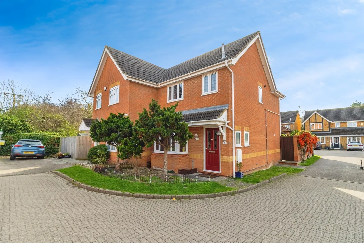3 bed house for sale, Lake View, Marston Moretaine, MK43