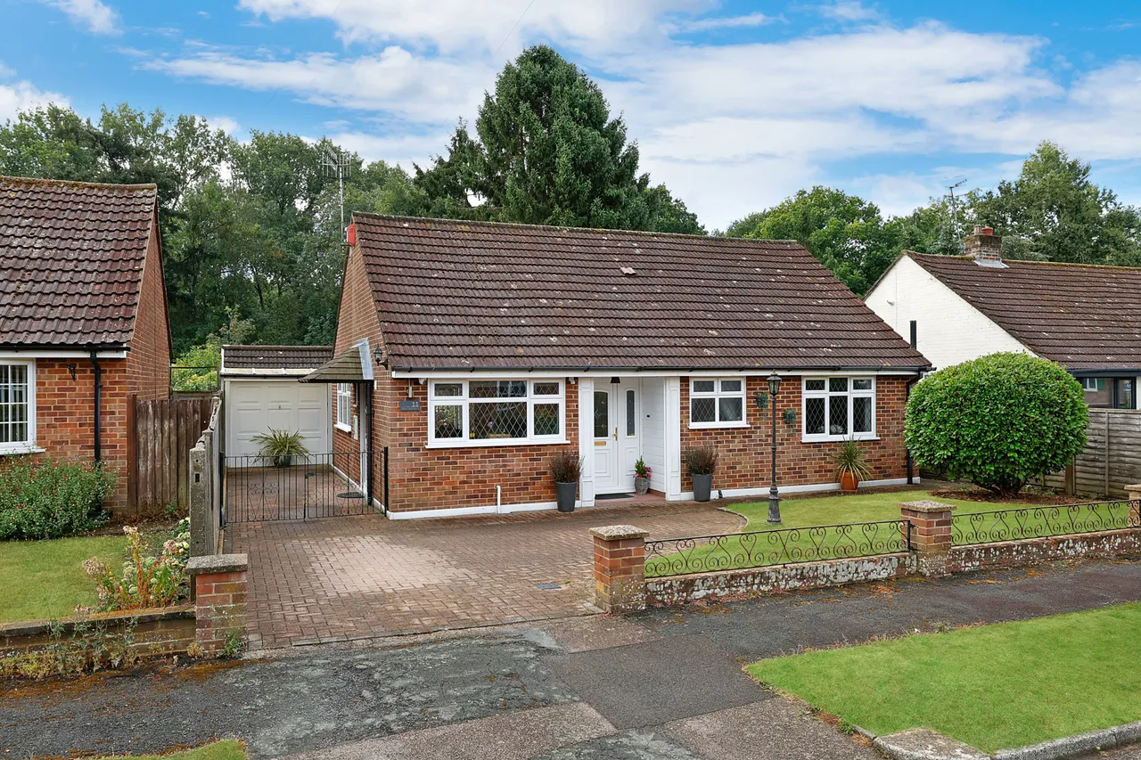 Woodroyd Gardens, Horley, RH6, photo 2
