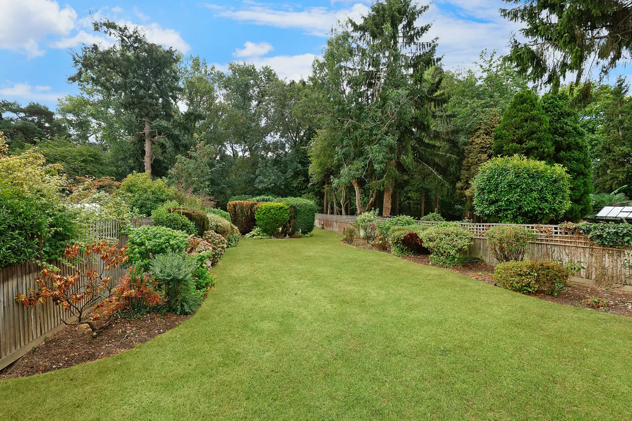Woodroyd Gardens, Horley, RH6, photo 11