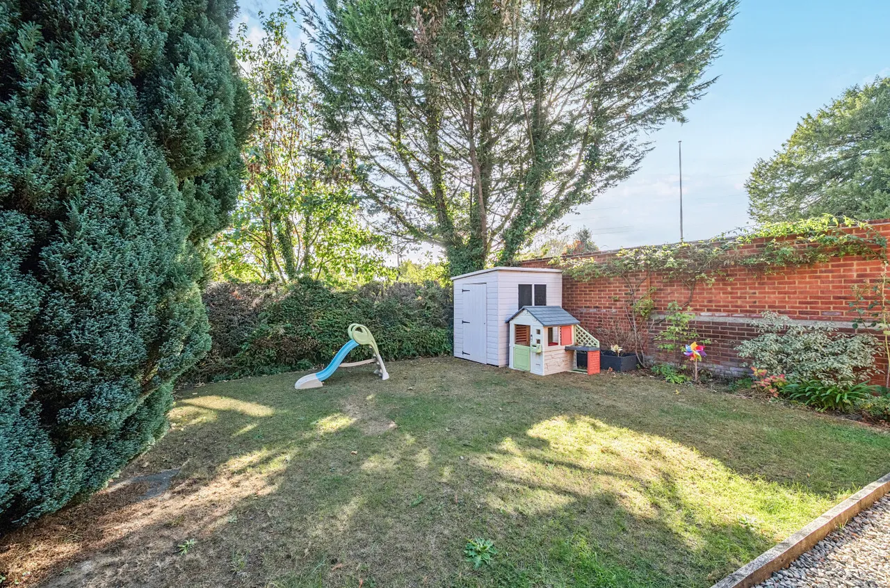 Radford Close, Farnham, GU9, photo 13