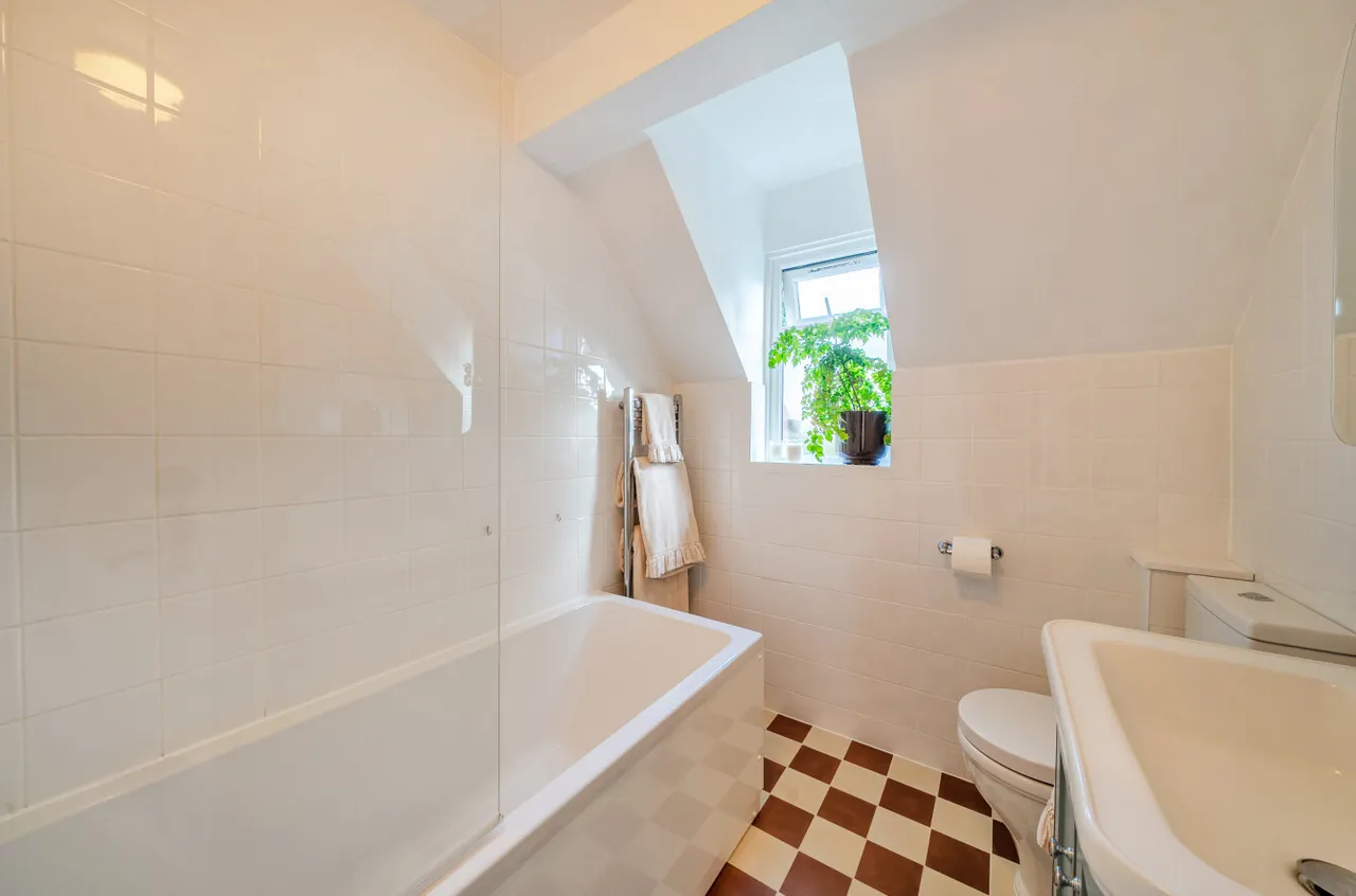 Radford Close, Farnham, GU9, photo 12