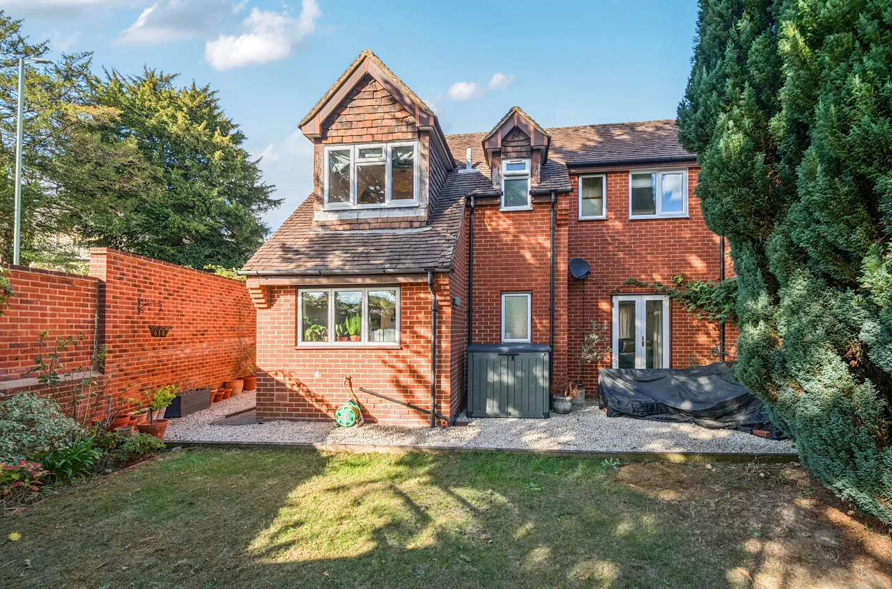 Radford Close, Farnham, GU9, photo 15