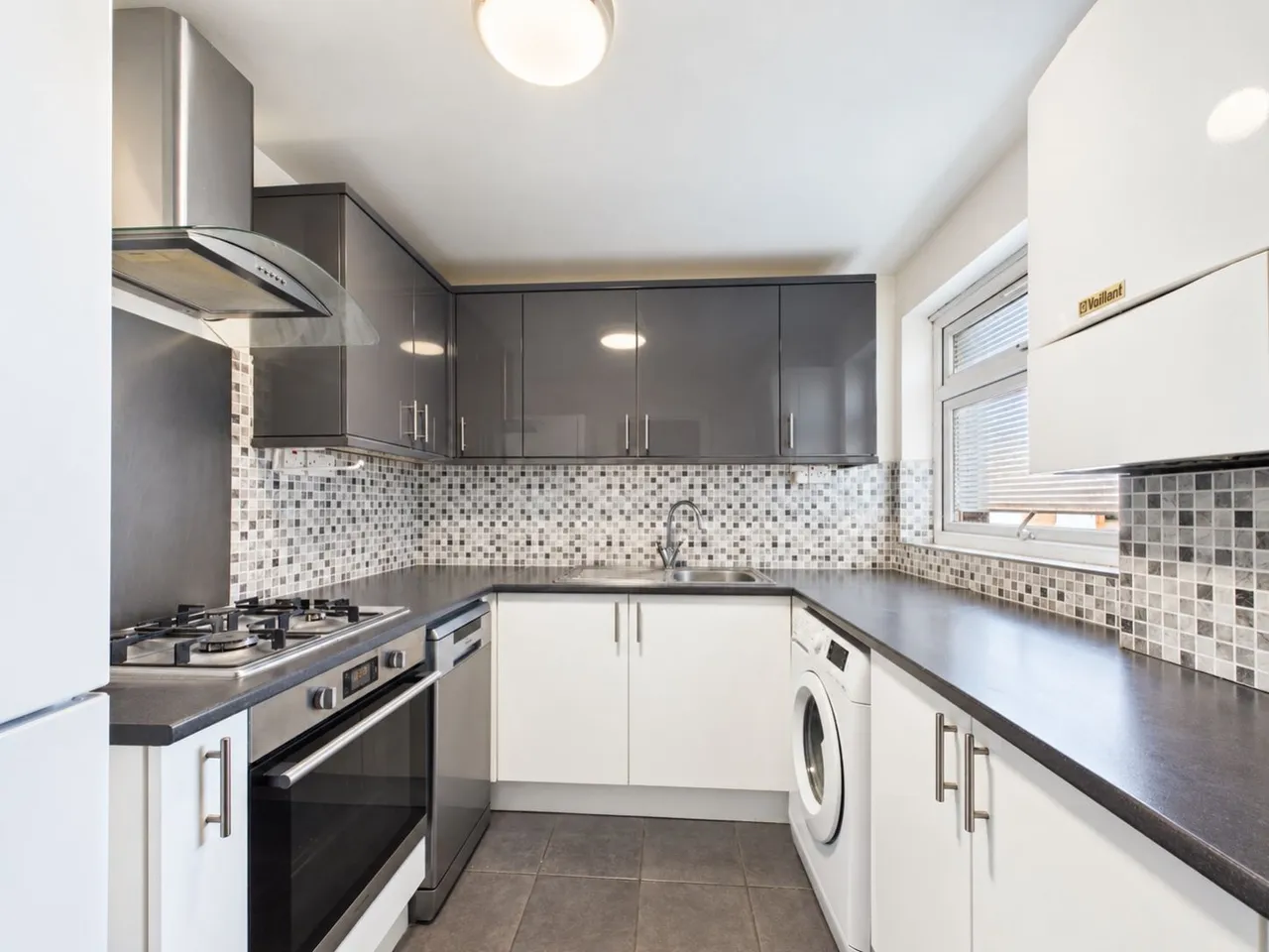 Mintern Close, London, N13, photo 4