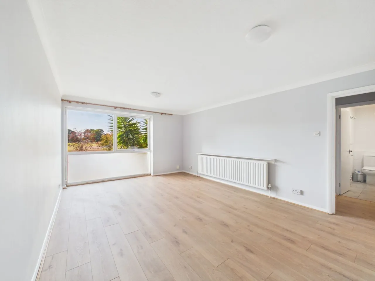 2 bed flat for sale, Mintern Close, London, N13