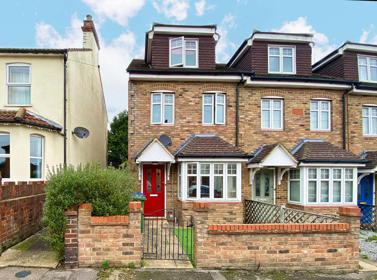 2 bed house to rent — Holly Road, Aldershot, Hampshire, GU12 4SP