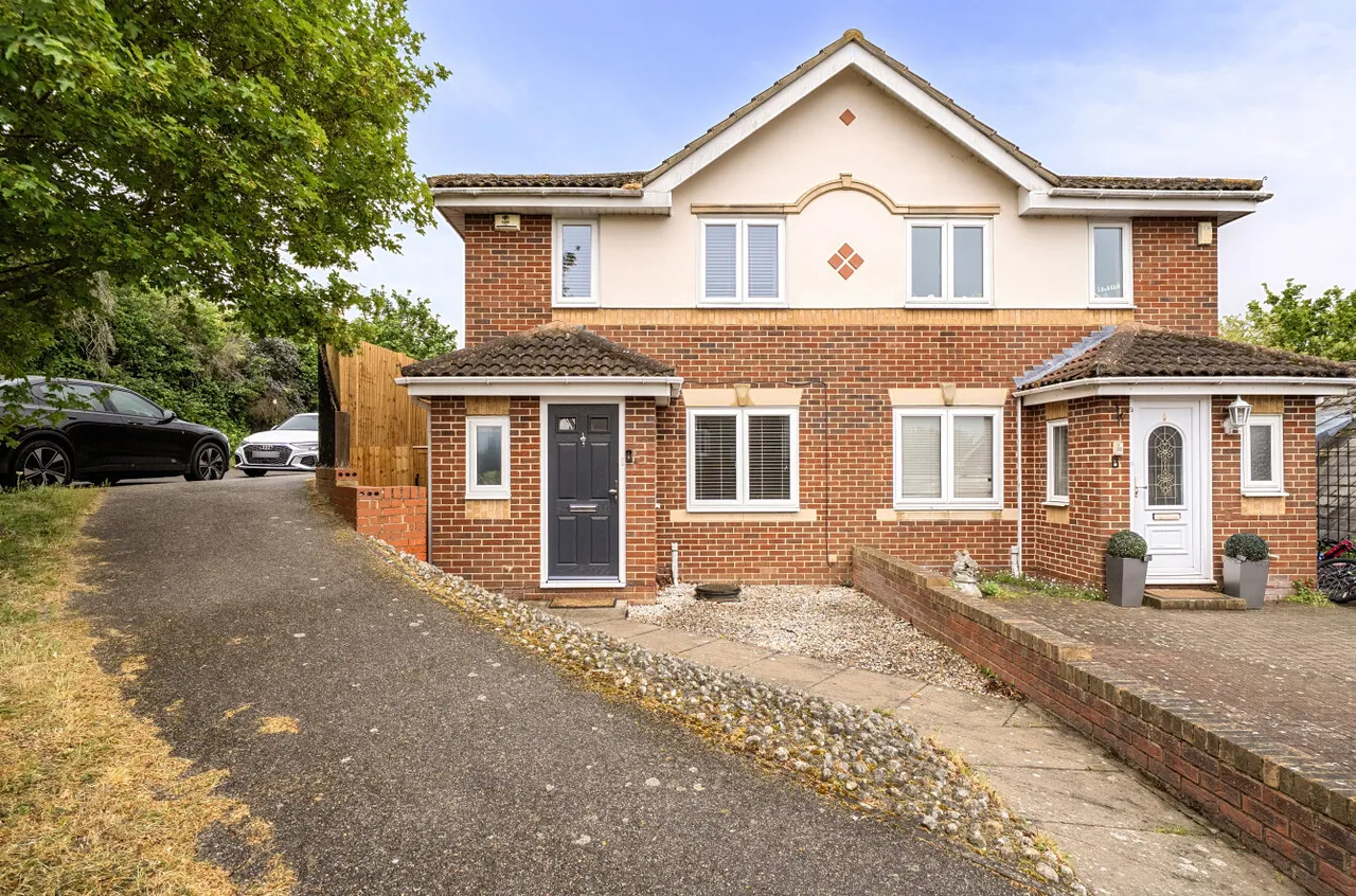 3 bed house for sale — Moss Way, Darenth, DA2