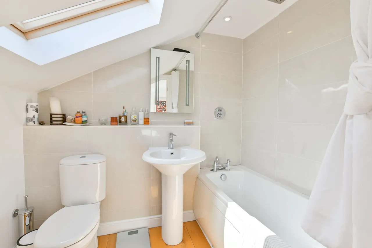 3b Tavistock Road, London, photo 9
