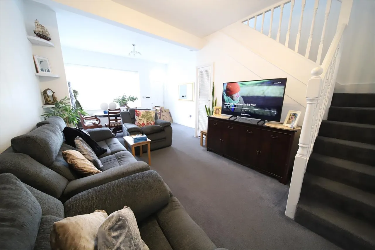 King Edwards Road, Enfield EN3 7DB, photo 2