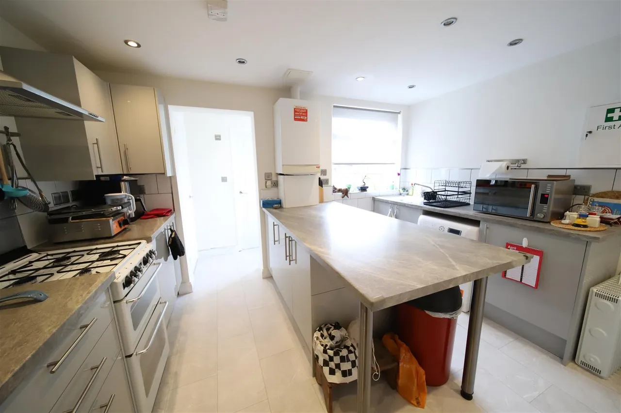 King Edwards Road, Enfield EN3 7DB, photo 6