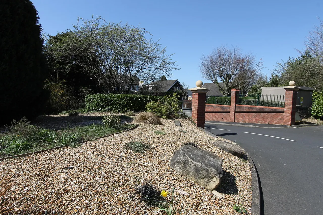 Worcester Road, Stourbridge, photo 13