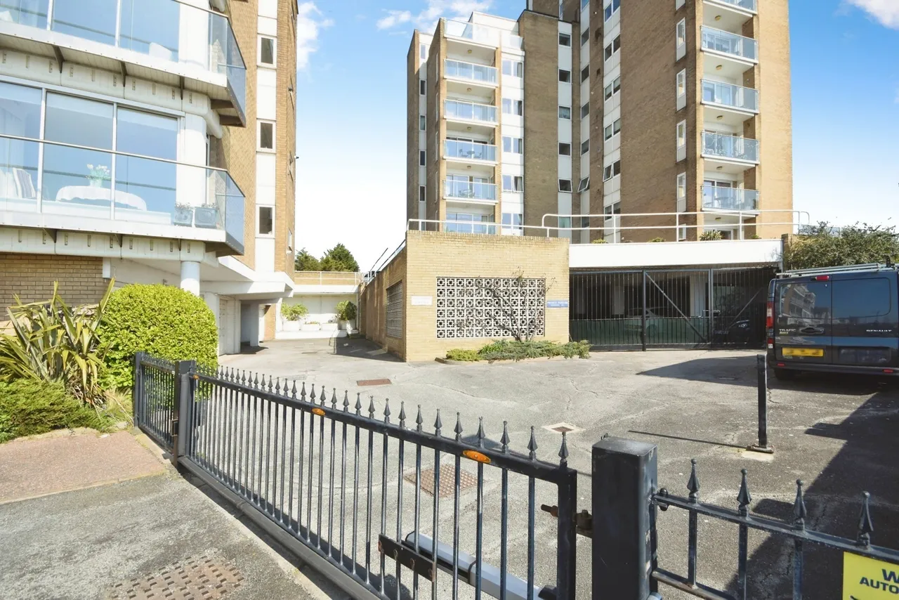 The Leas, Westcliff-On-Sea, Essex, SS0, photo 10