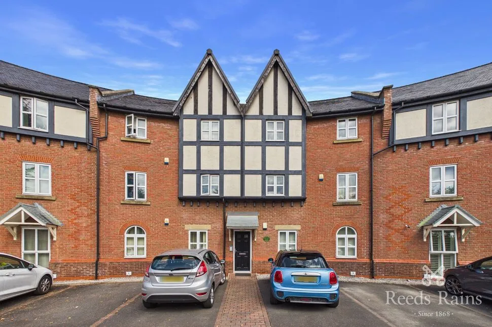 2 bed flat for sale, Upton Rocks Avenue, WA8