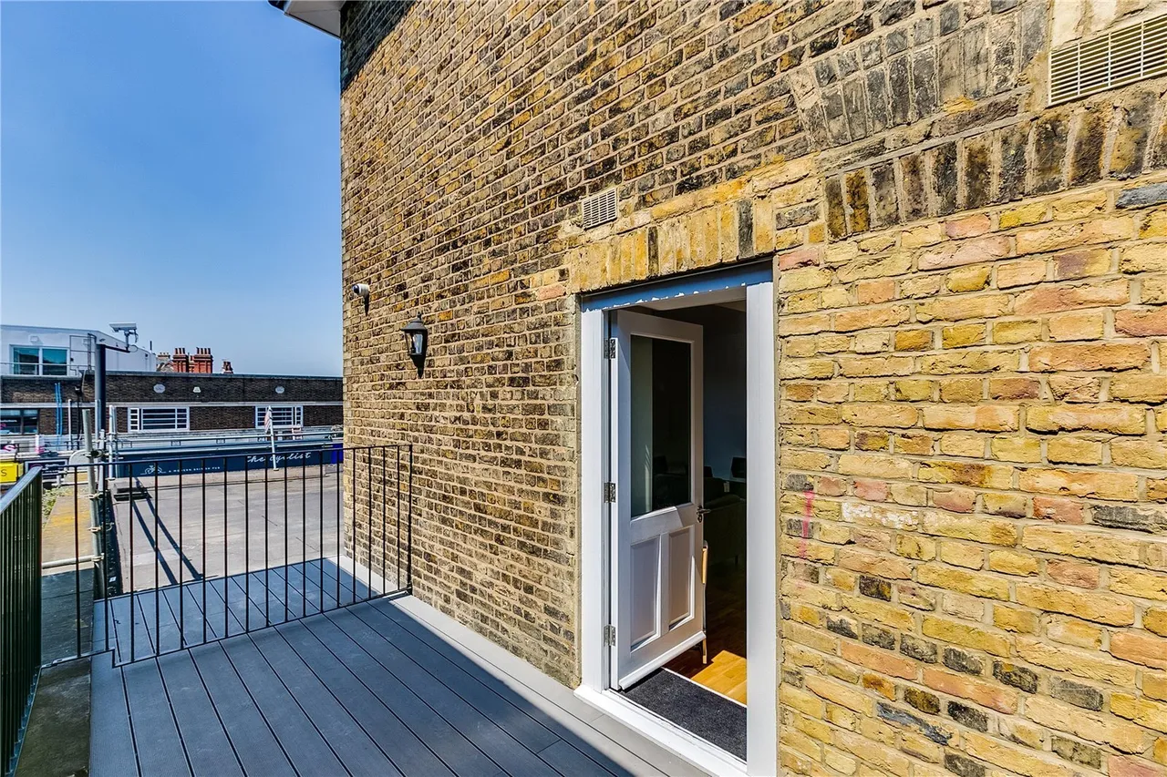 Balham High Road, London, SW12, photo 6
