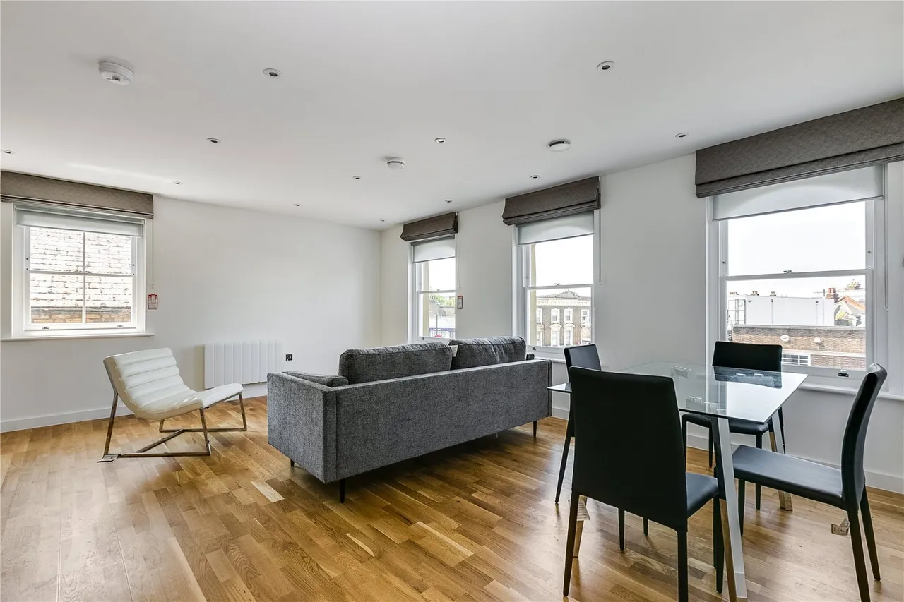 2 bed flat to rent, Balham High Road, London, SW12