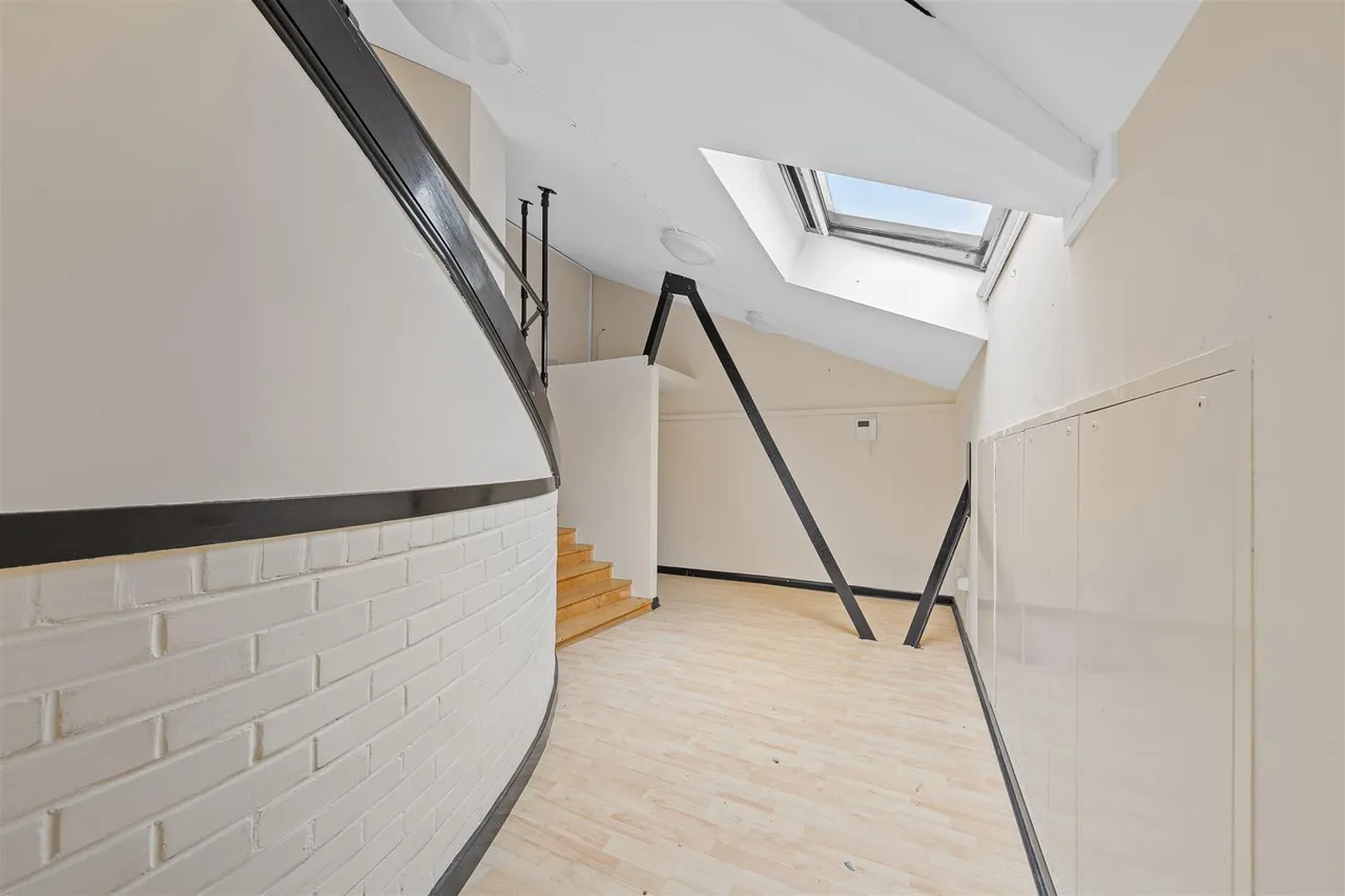 Commercial, To LetBrixton Hill, photo 17