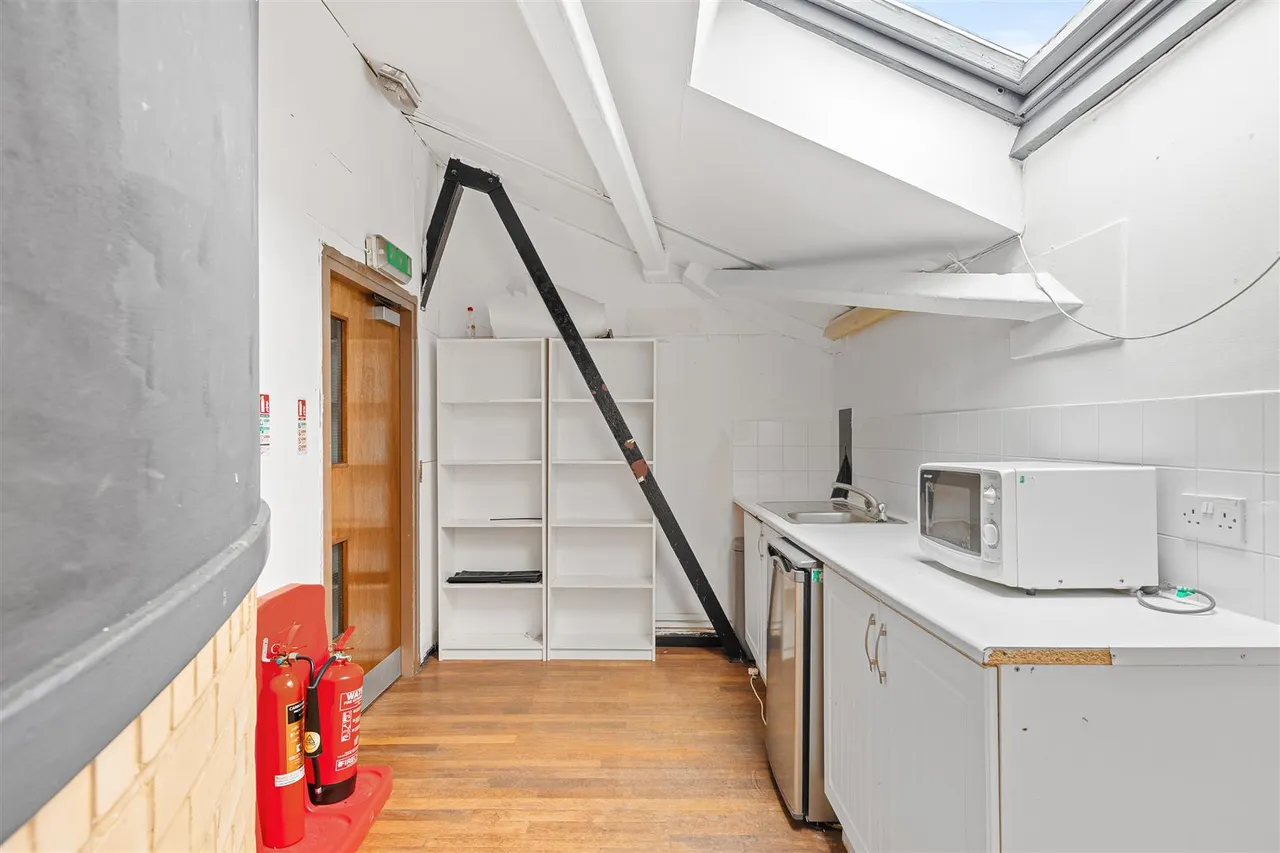 Commercial, To LetBrixton Hill, photo 15