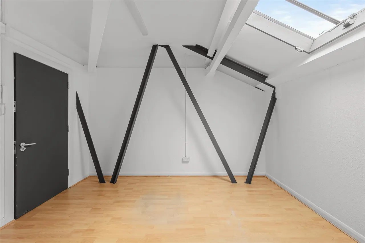 Commercial, To LetBrixton Hill, photo 21