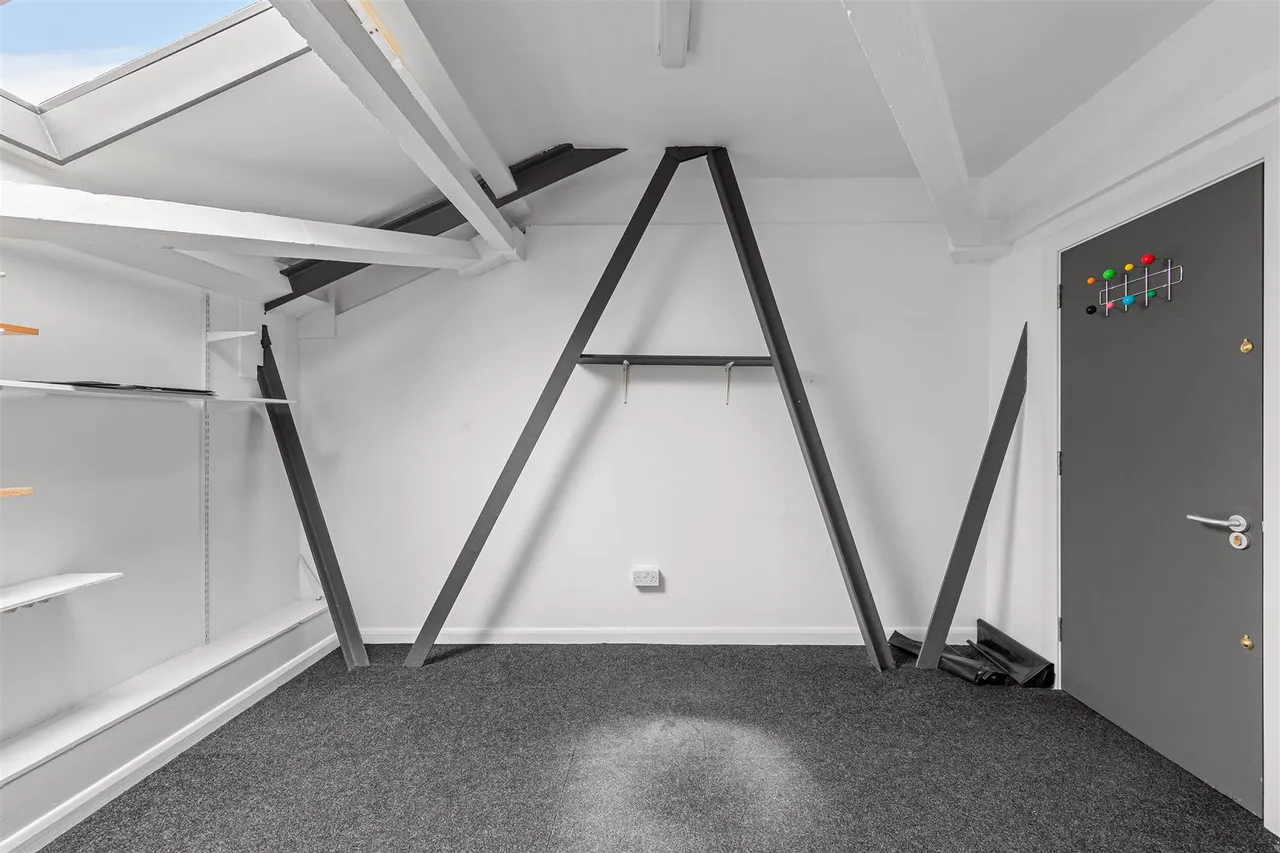 Commercial, To LetBrixton Hill, photo 9
