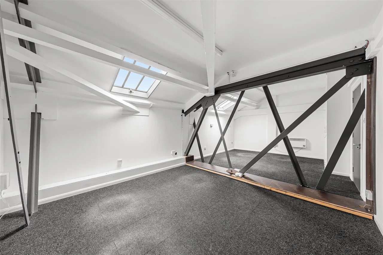 Commercial, To LetBrixton Hill, photo 6