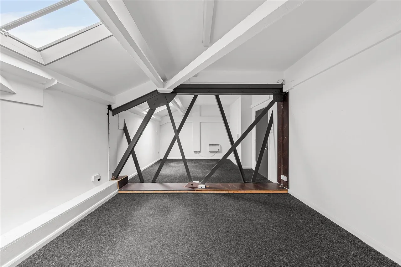 Commercial, To LetBrixton Hill, photo 7