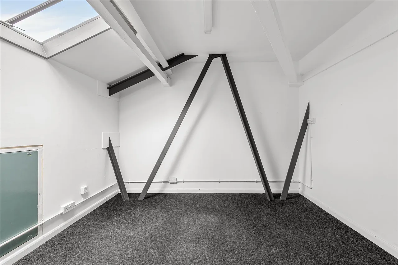 Commercial, To LetBrixton Hill, photo 13