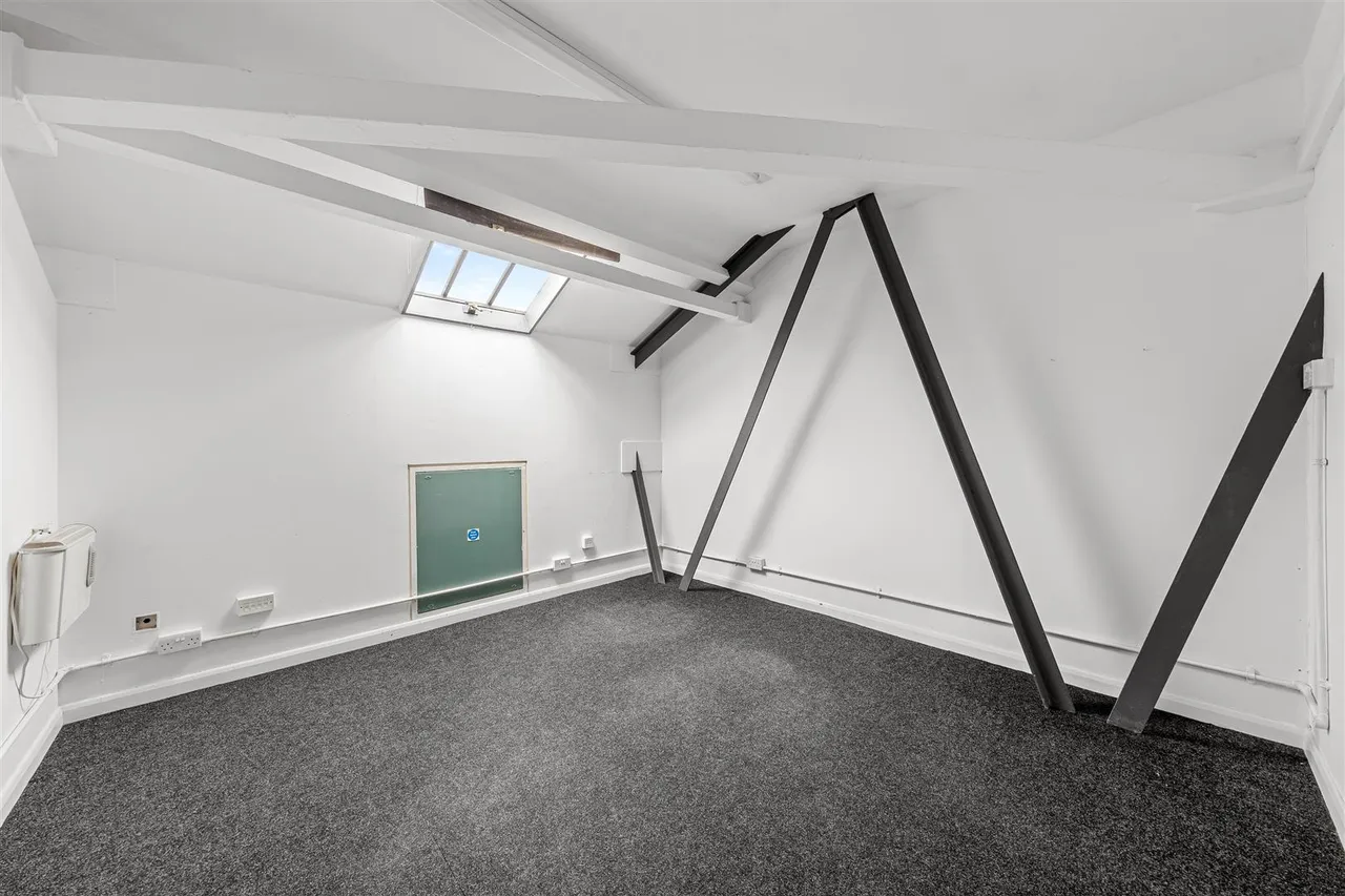 Commercial, To LetBrixton Hill, photo 12