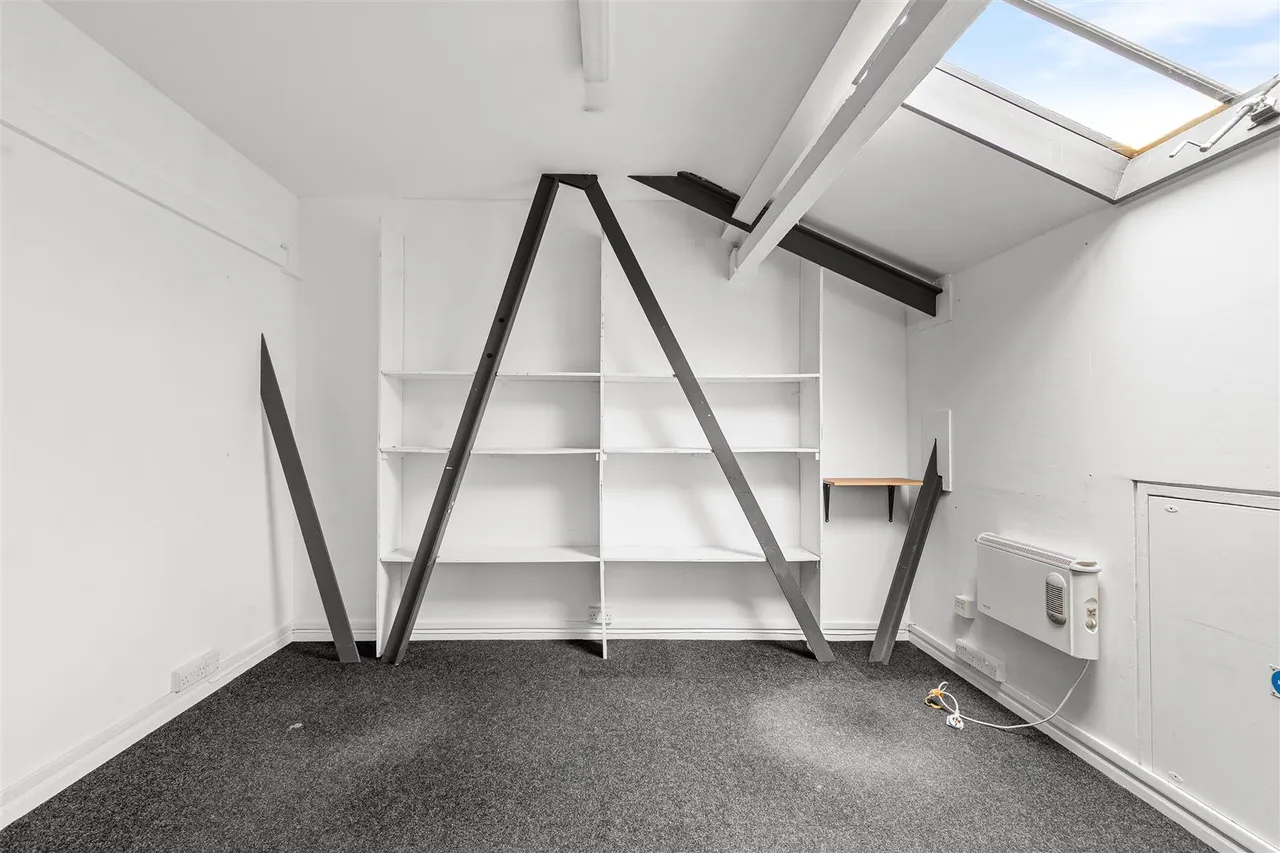 Commercial, To LetBrixton Hill, photo 11