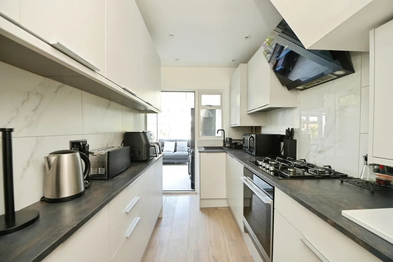 Silvermere Avenue, Romford, RM5, photo 10