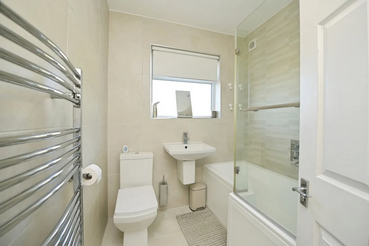 Silvermere Avenue, Romford, RM5, photo 17