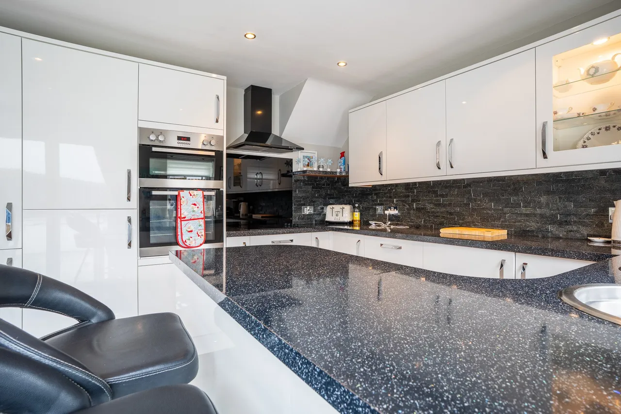145, Cae du Estate, Abersoch, Pwllheli, Gwynedd, LL53 7DE, photo 4