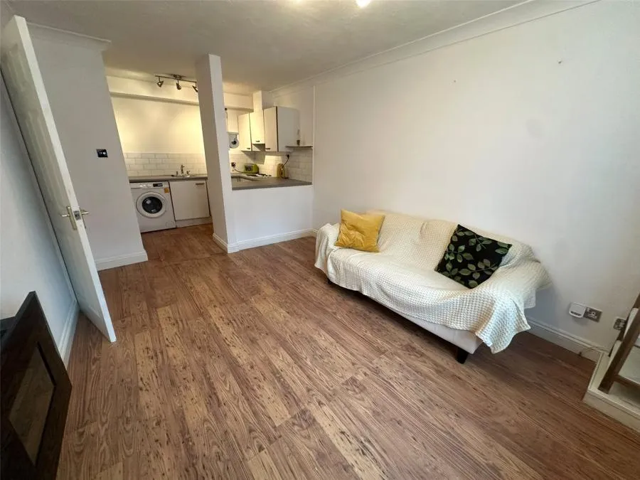 Upton Park, Slough, SL1, photo 2